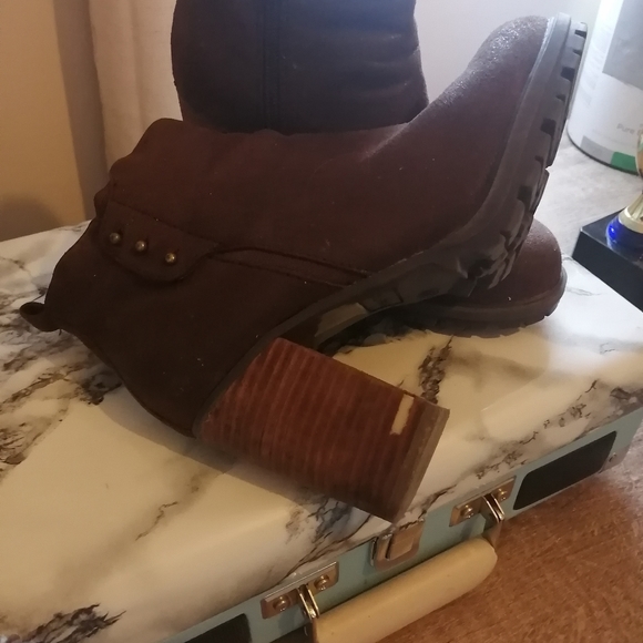 Ladies Boots - Picture 2 of 2